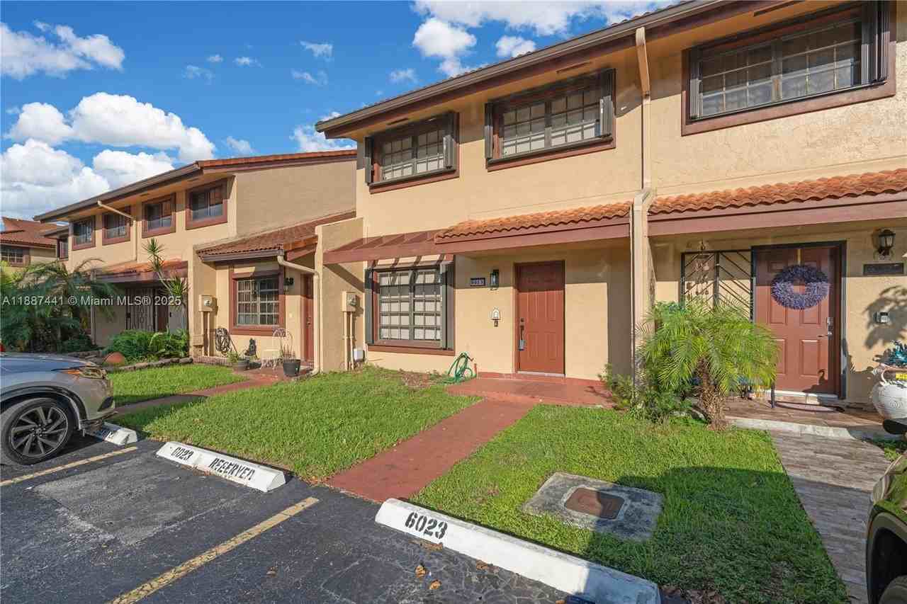 6023 Southwest 133rd Court - Photo 3 of 35