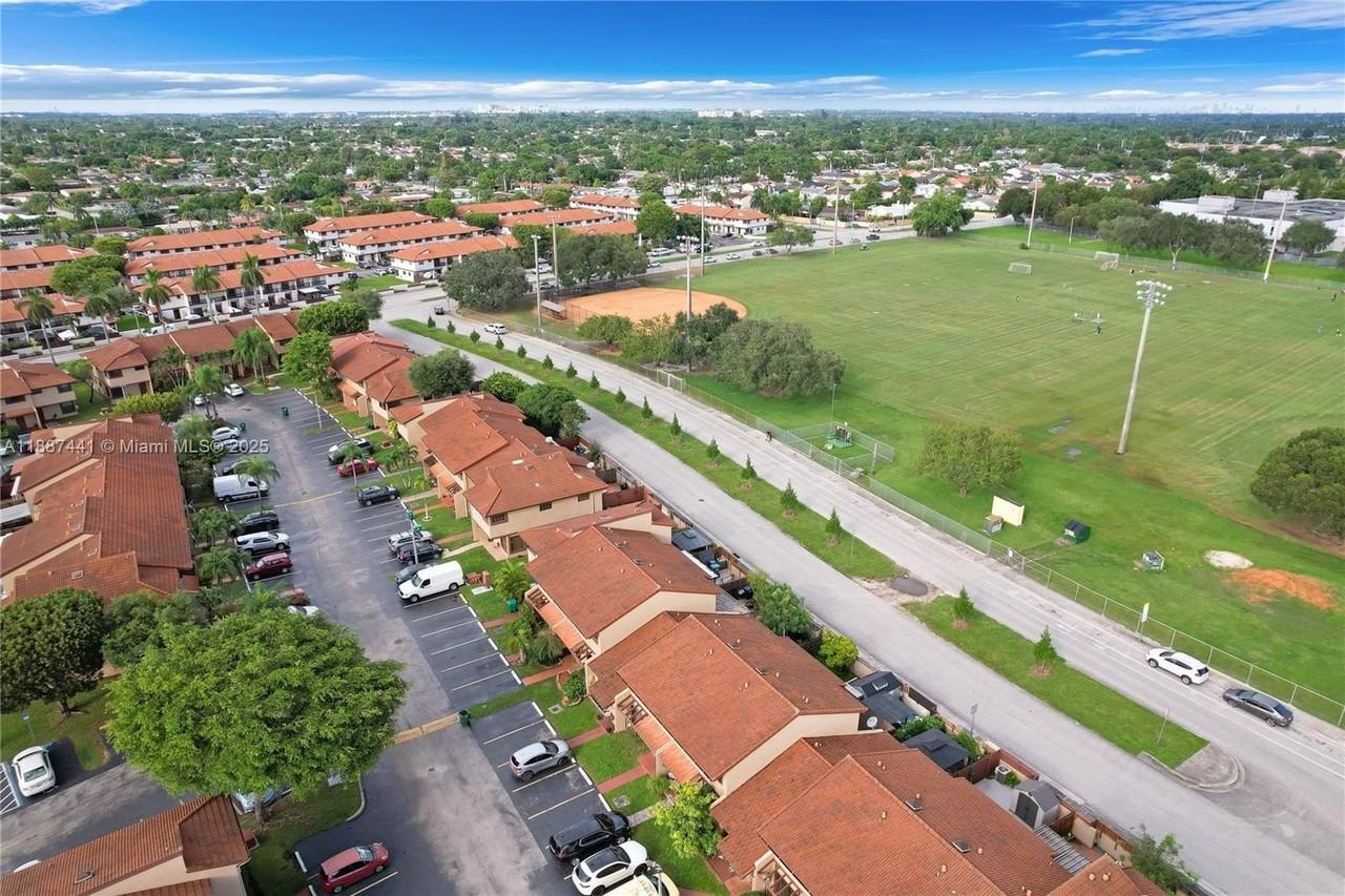 6023 Southwest 133rd Court - Photo 6 of 35