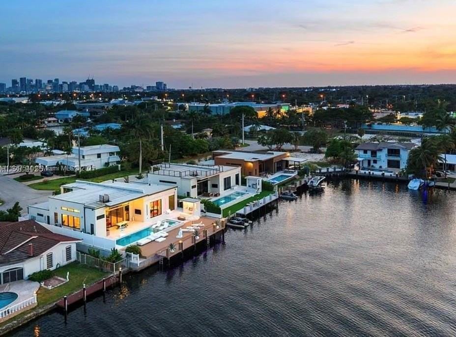 2225 Ne 19th St - Photo 5 of 50