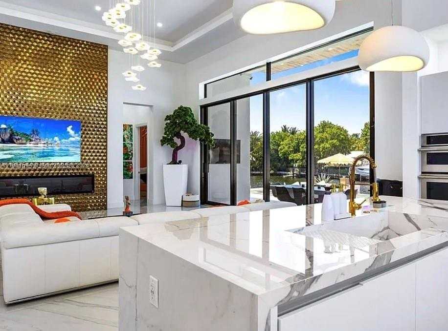 2225 Ne 19th St - Photo 6 of 50