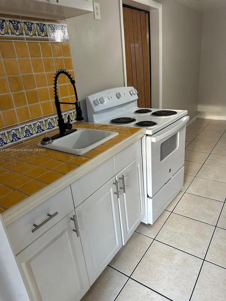 3407 N Avenida Republica De Cuba #A - Photo 4 of 14