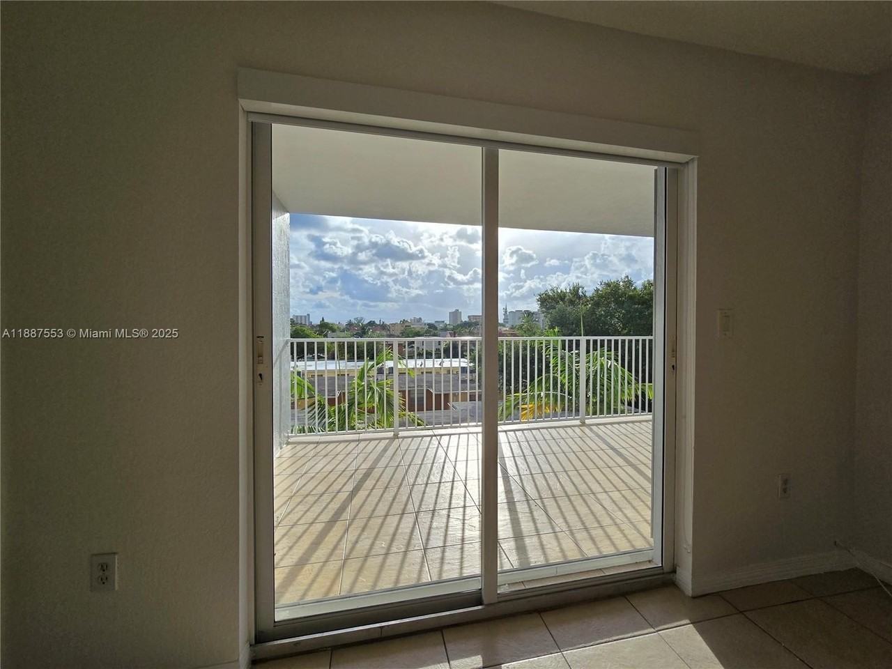 637 Sw 3rd St #404 - Photo 2 of 14