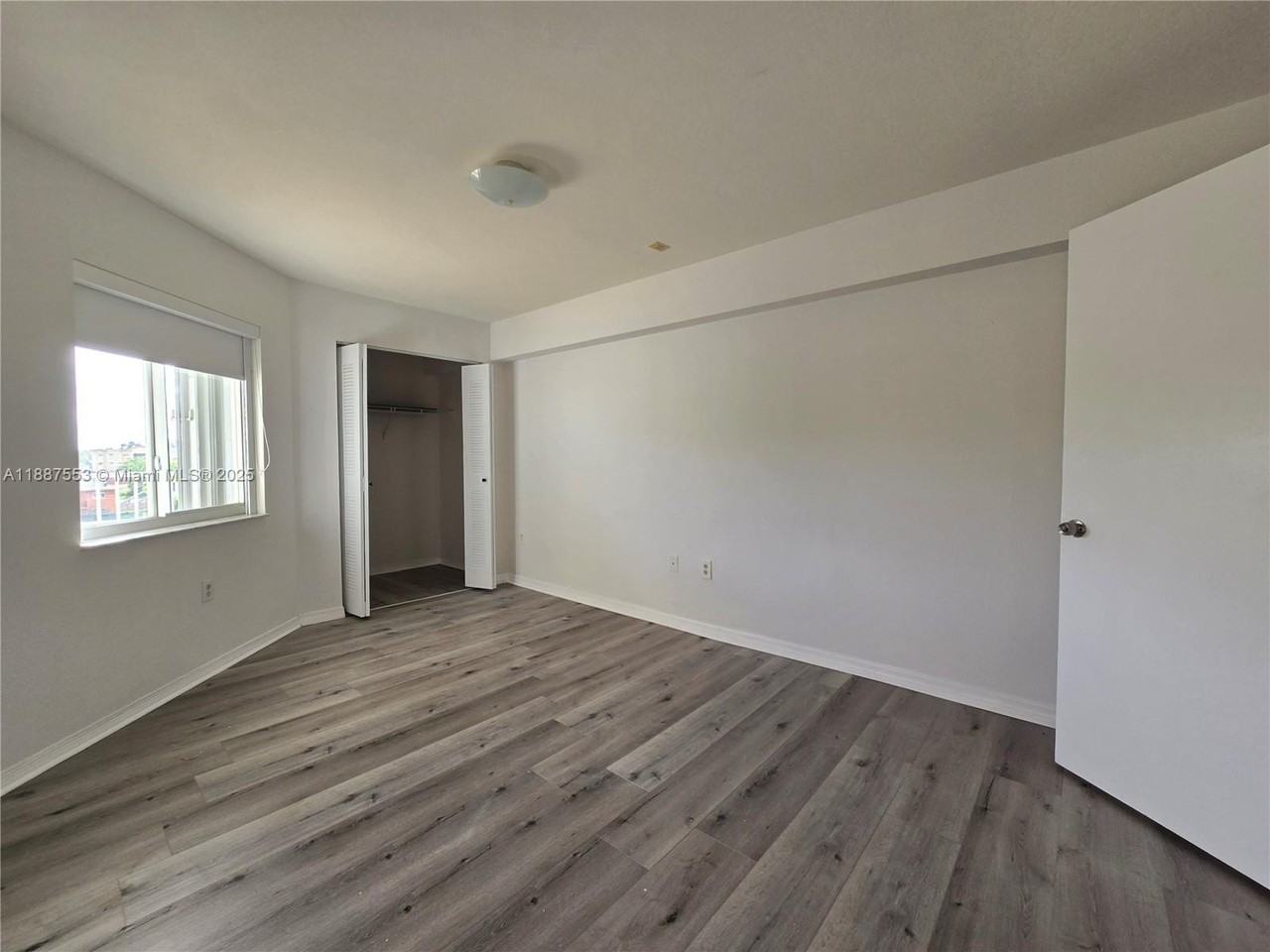 637 Sw 3rd St #404 - Photo 3 of 14