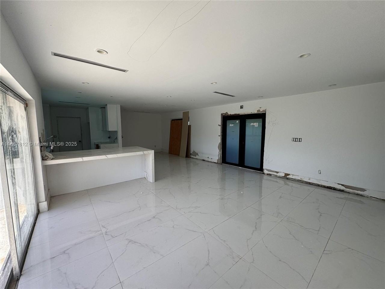 444 Nw 21st St - Photo 3 of 22