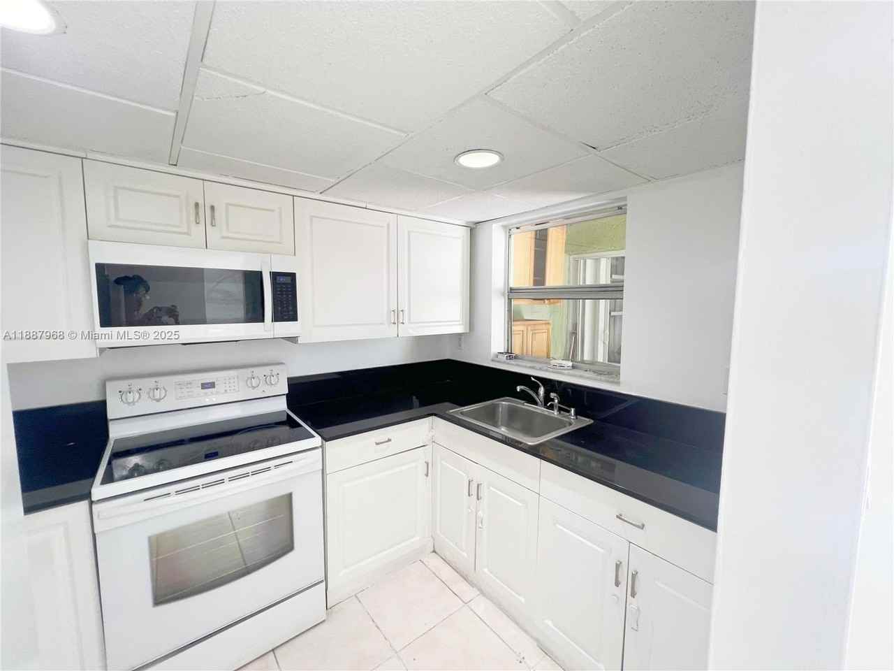 3895 W 9th Way #14 - Photo 5 of 19