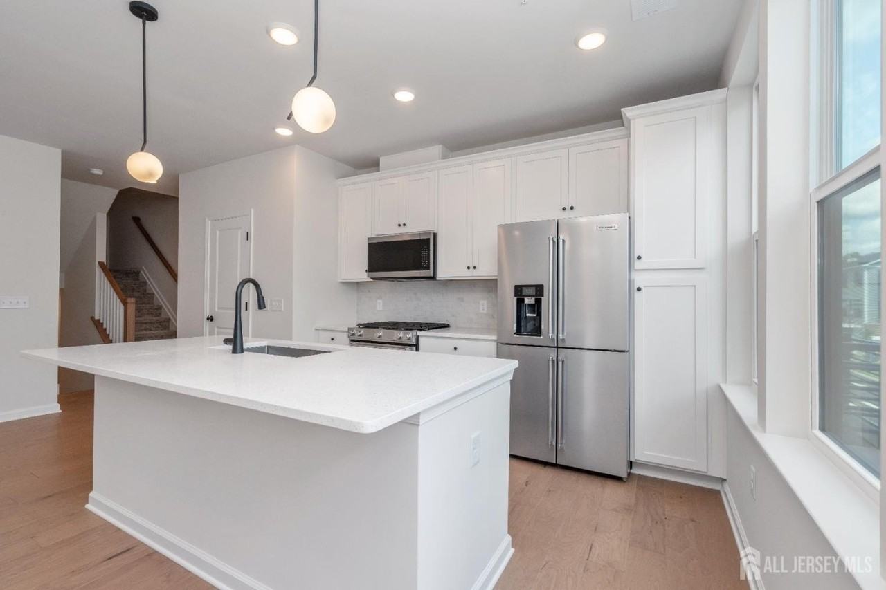 620 Sadie Cir - Photo 7 of 32