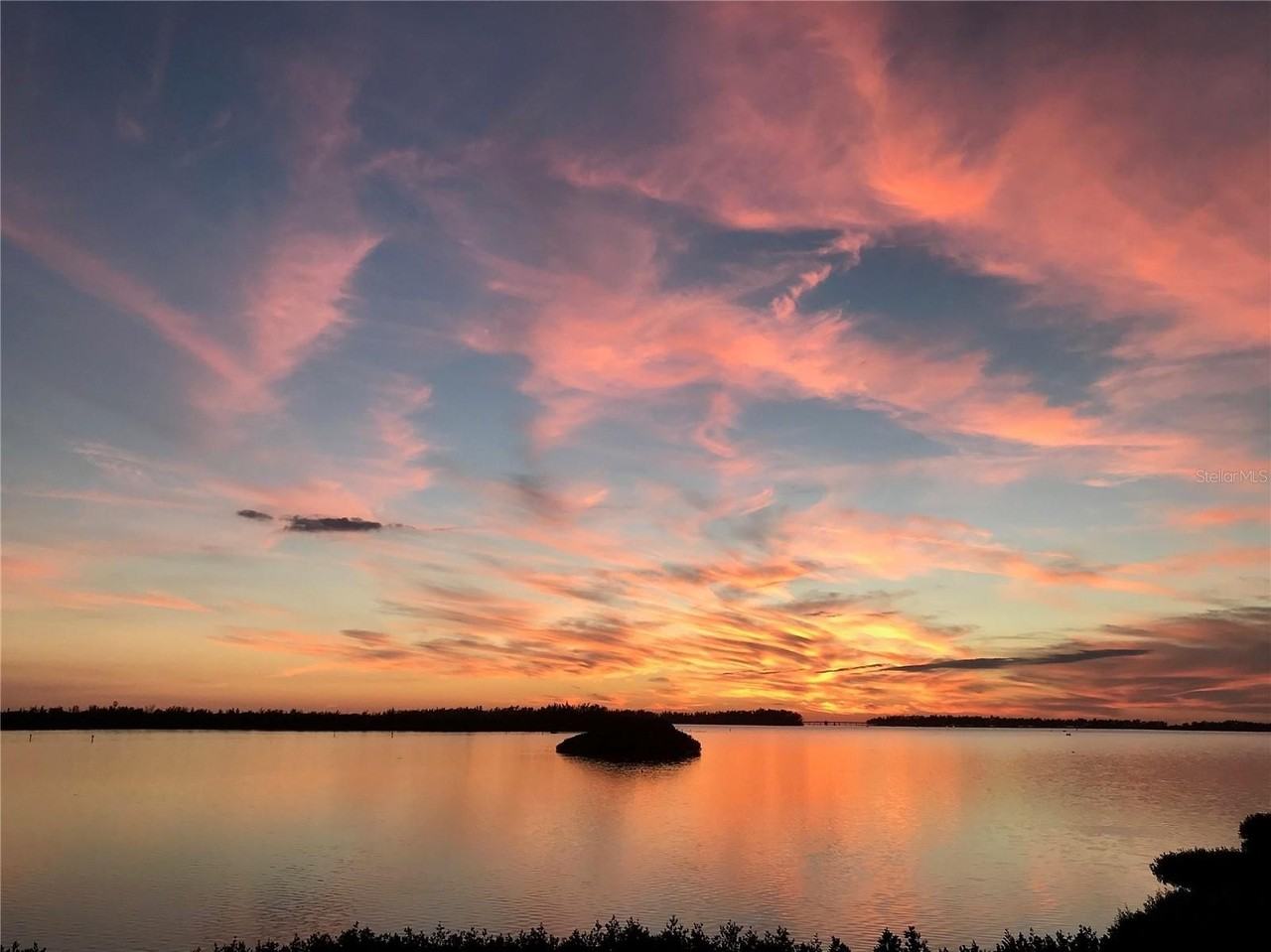 4765 Independence Dr - Photo 2 of 39