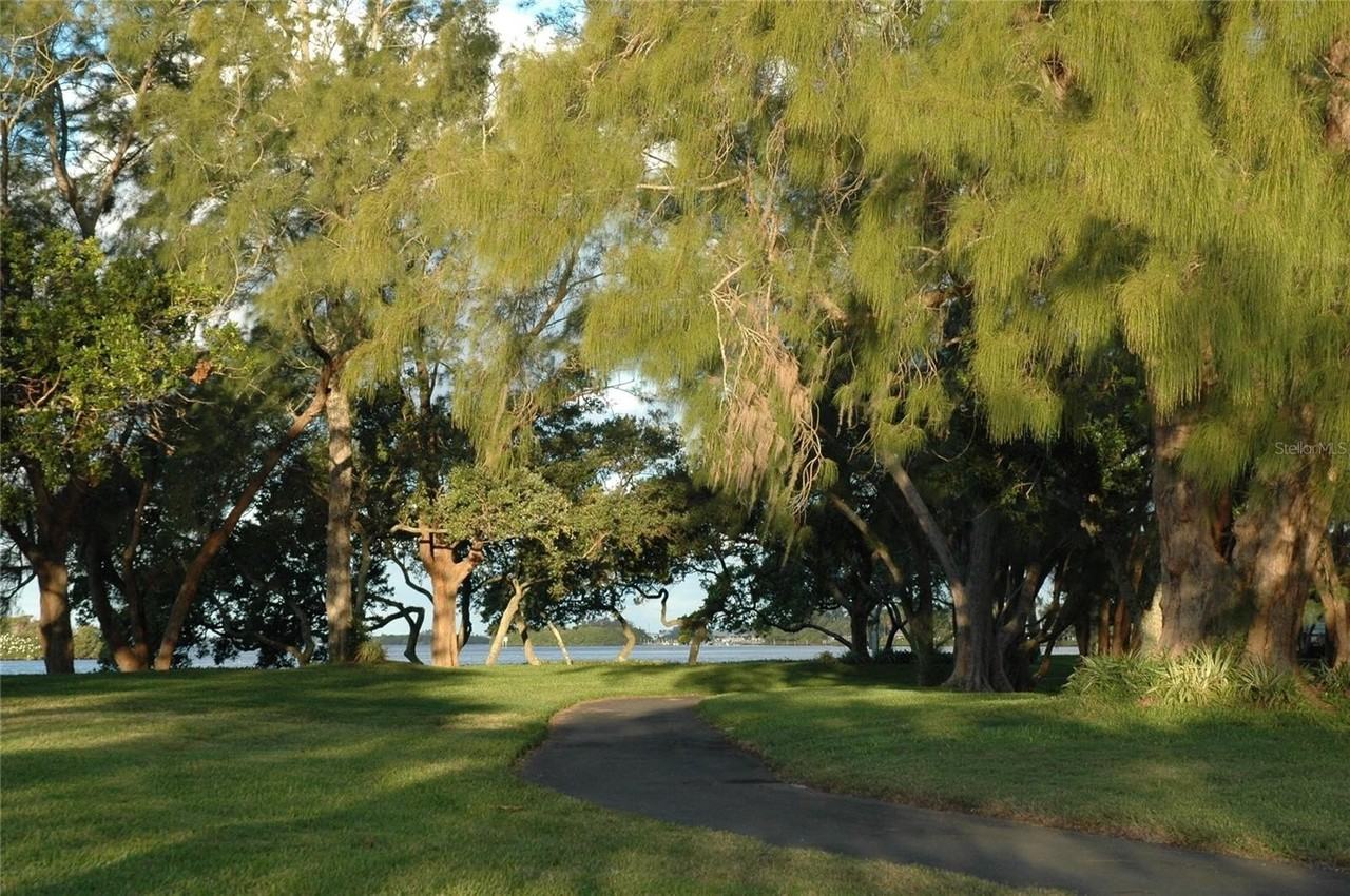 4765 Independence Dr - Photo 6 of 39