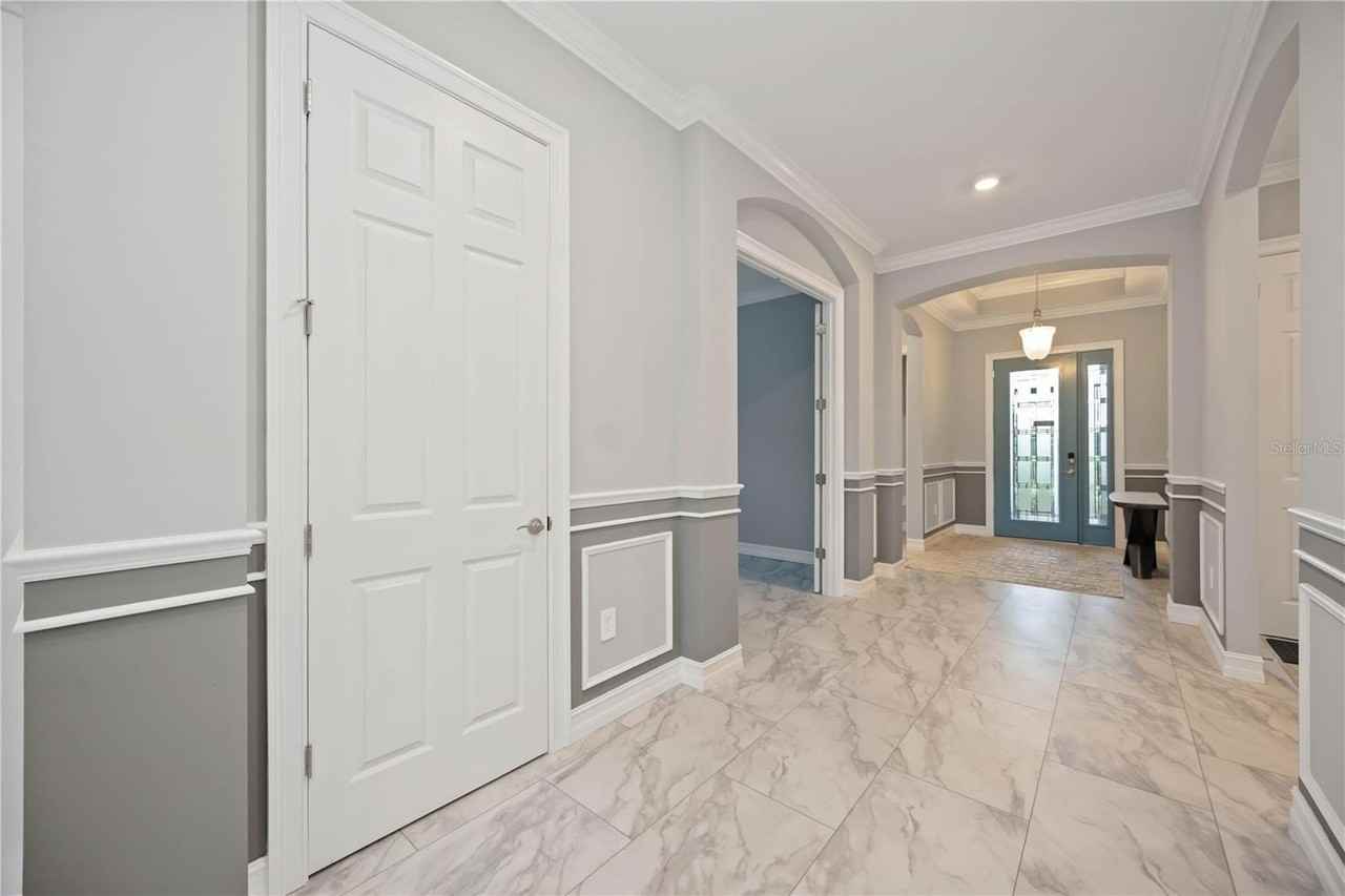 645 Maraviya Blvd - Photo 4 of 50