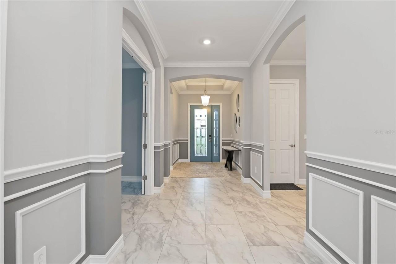 645 Maraviya Blvd - Photo 5 of 50