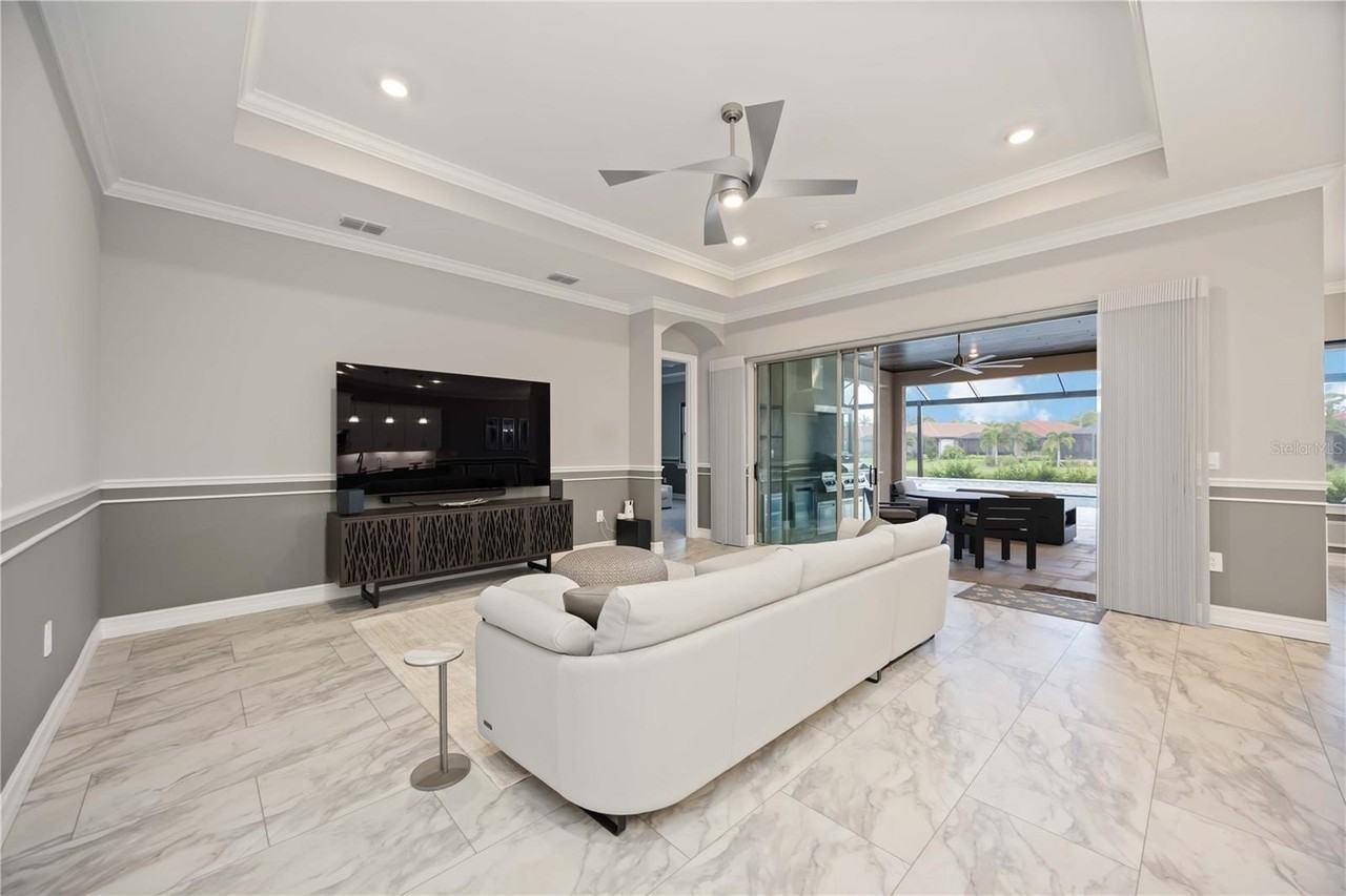 645 Maraviya Blvd - Photo 7 of 50