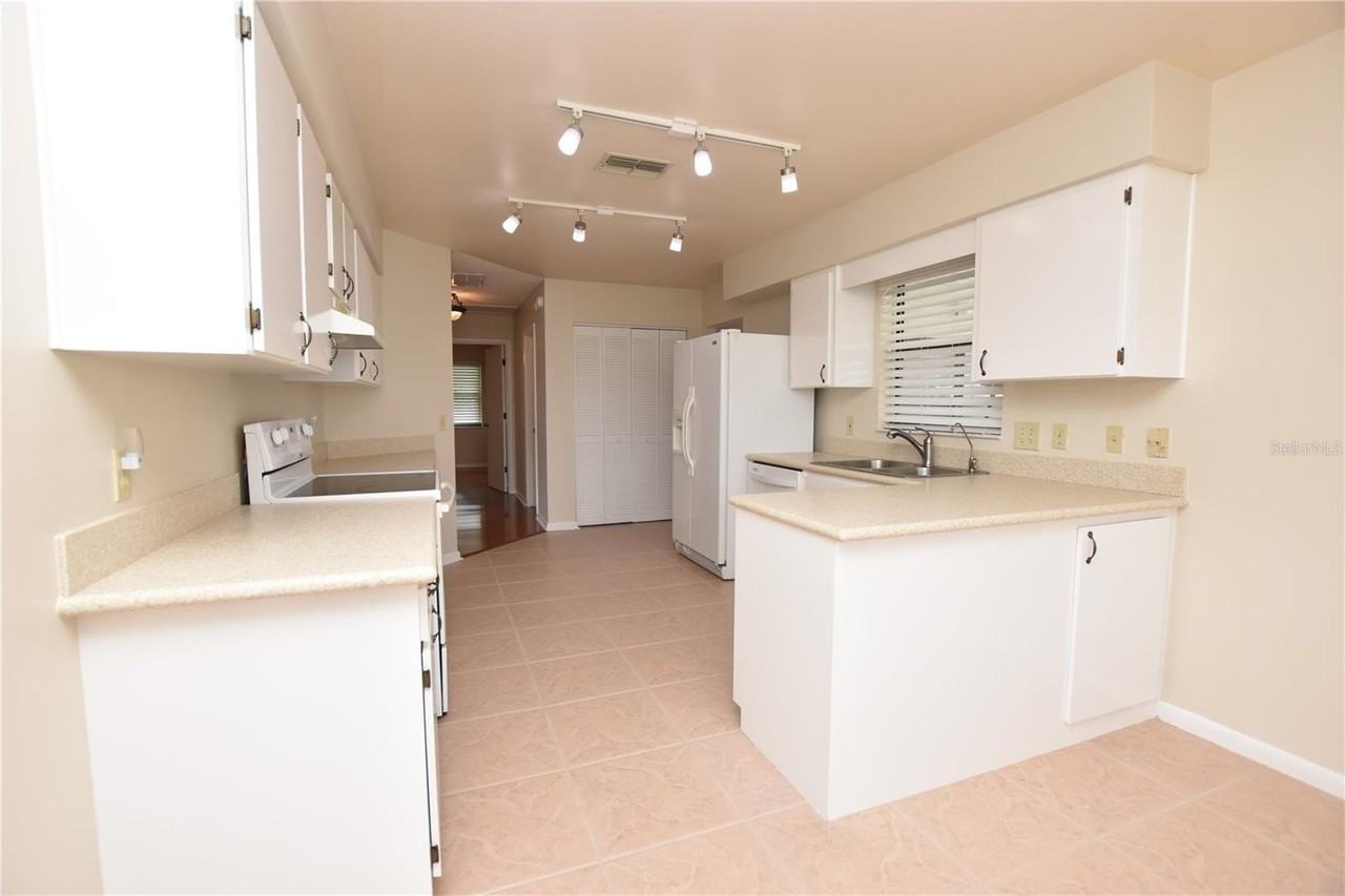 2210 Harbor Town Ln - Photo 2 of 50