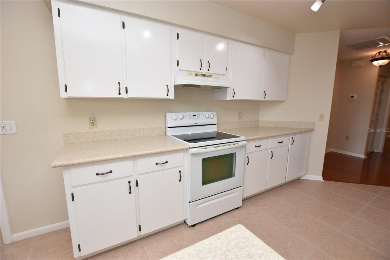 2210 Harbor Town Ln - Photo 3 of 50