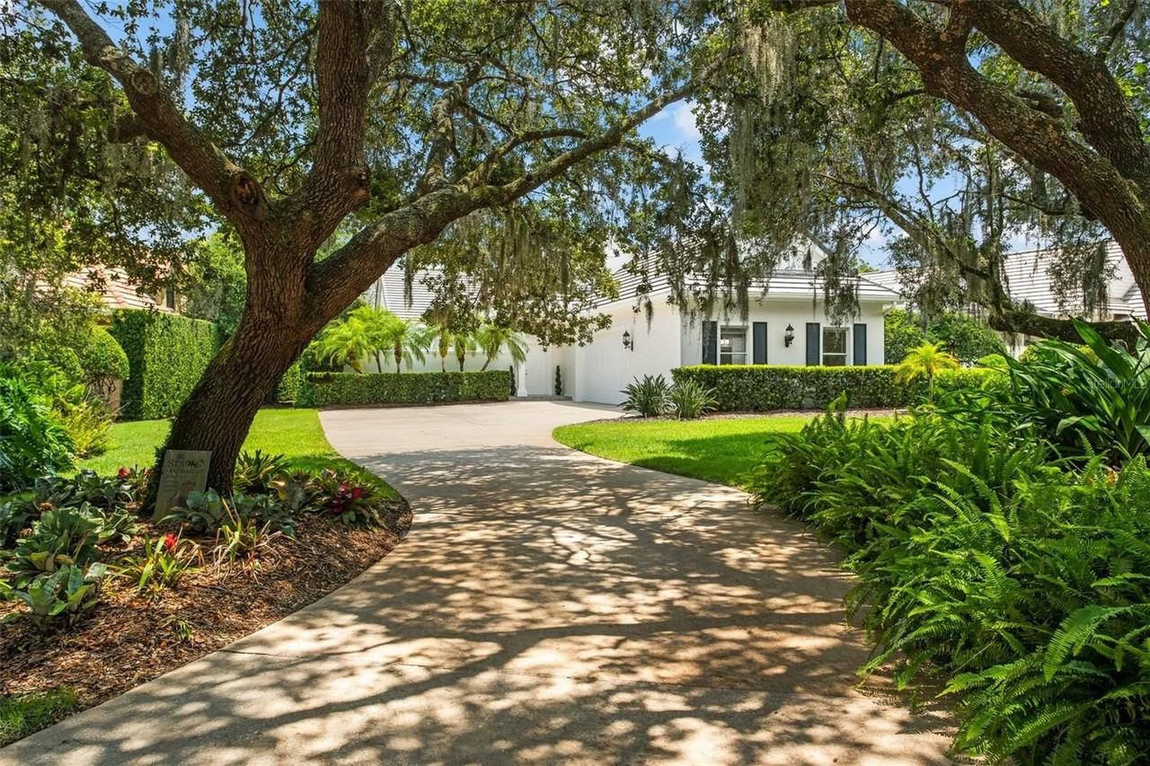 9656 Bryanston Dr - Photo 3 of 50