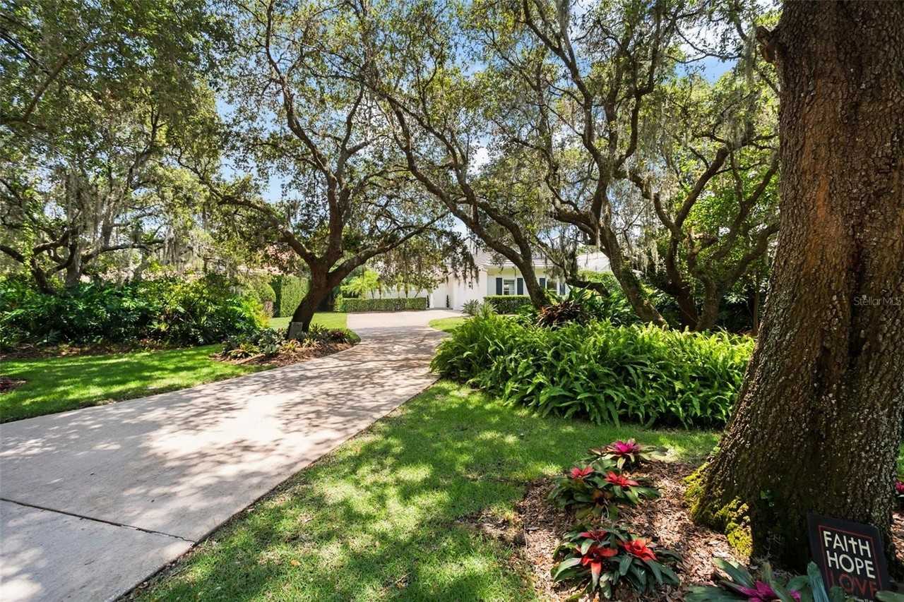 9656 Bryanston Dr - Photo 5 of 50