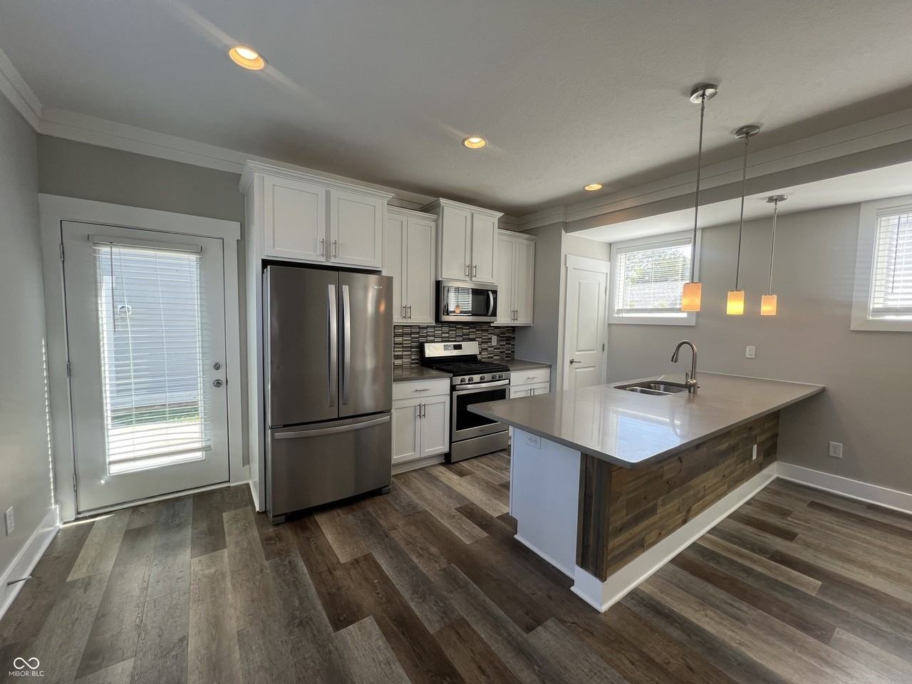 4077 Rookwood Ave - Photo 7 of 30