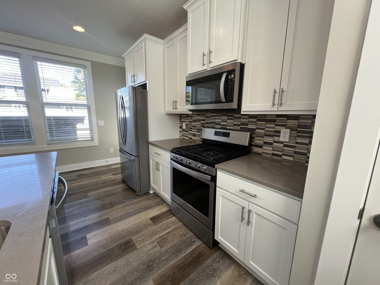 4077 Rookwood Ave - Photo 7 of 29