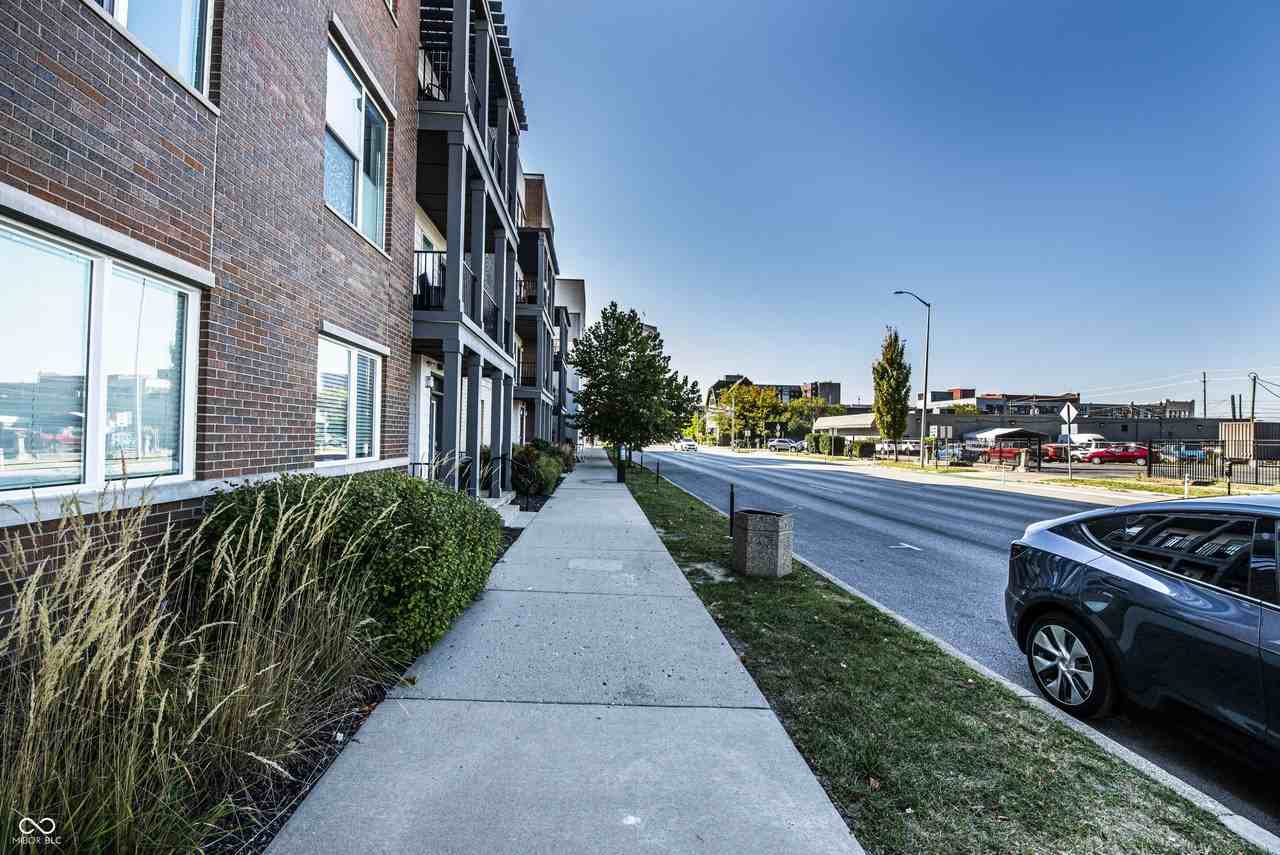 727 N Illinois St #101 - Photo 3 of 27