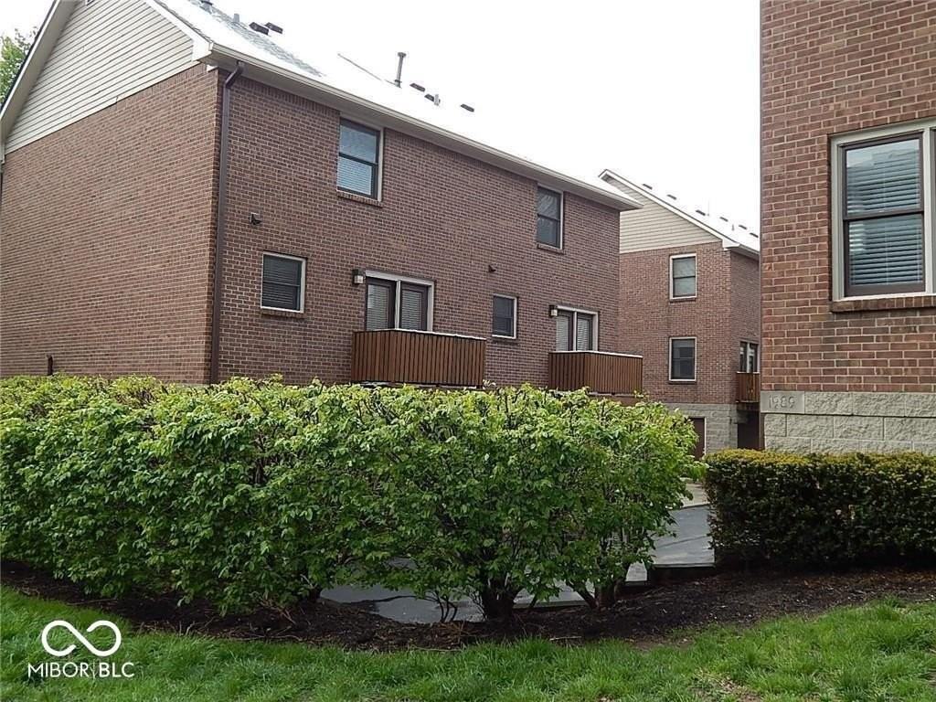 516 E 10th St - Photo 2 of 15