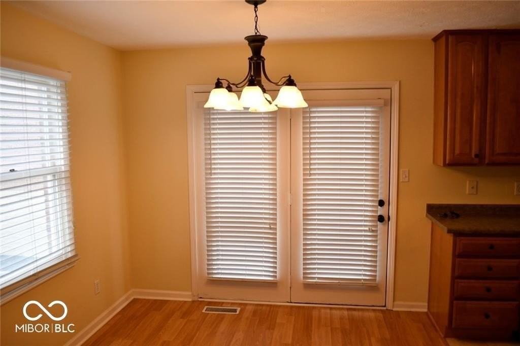 516 E 10th St - Photo 3 of 15