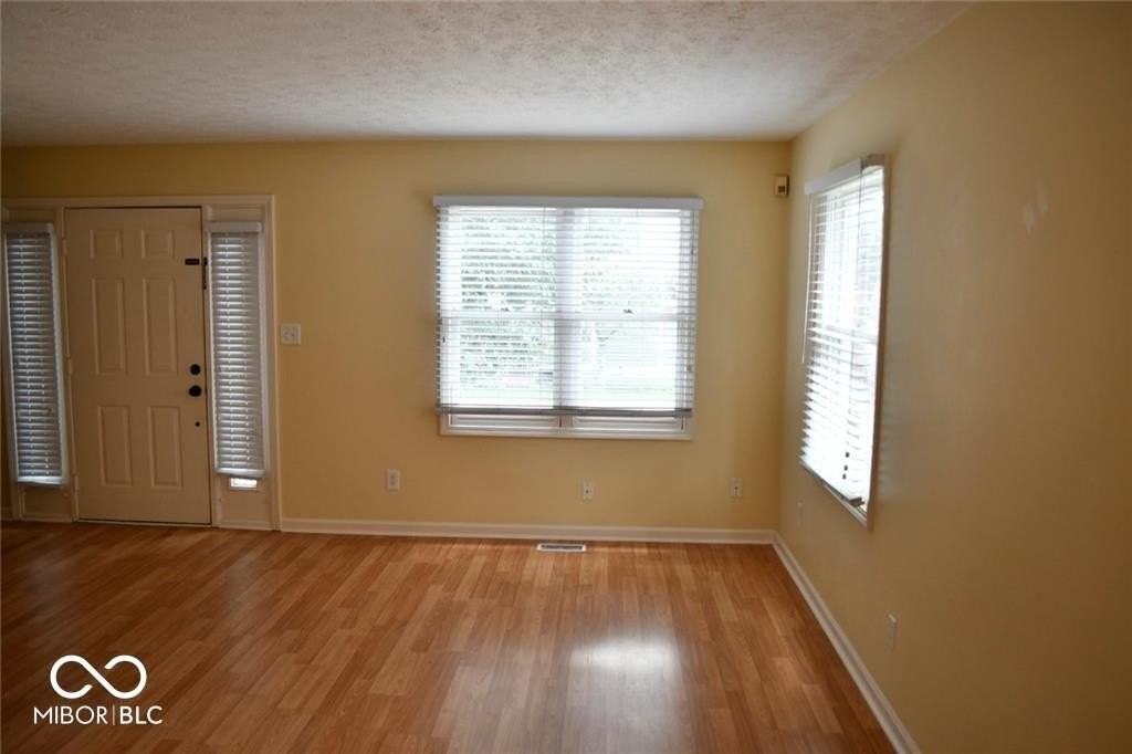 516 E 10th St - Photo 4 of 15