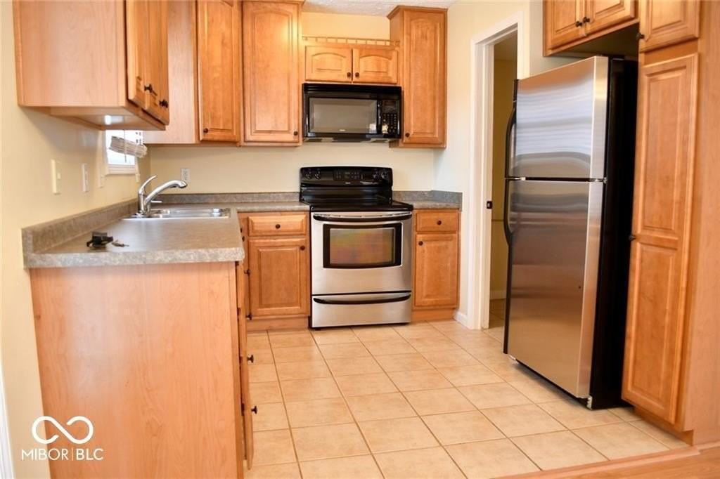 516 E 10th St - Photo 7 of 15