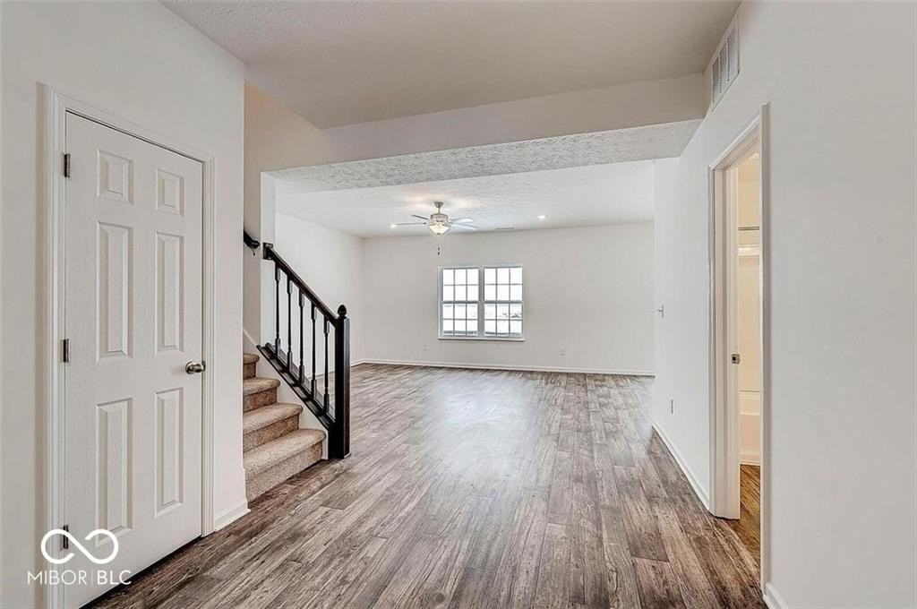 5296 Maywood Dr - Photo 4 of 27