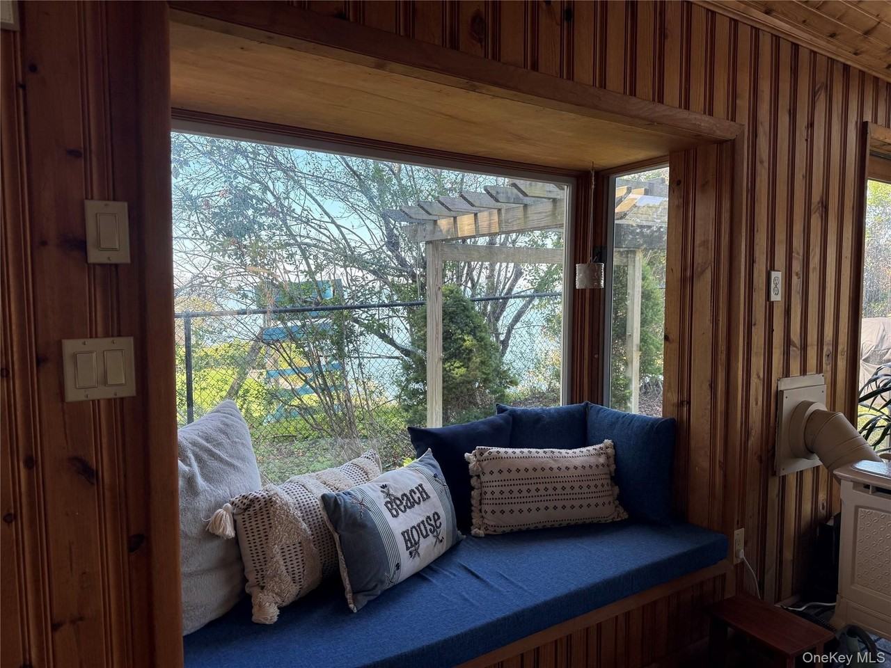 107 Waterview Dr - Photo 3 of 33