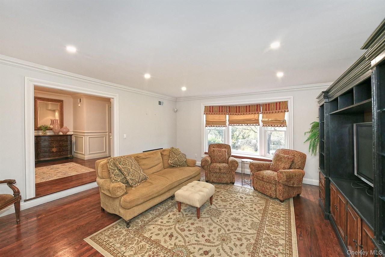 22 West Dr - Photo 4 of 23