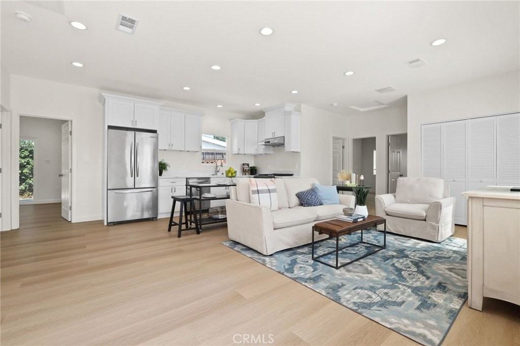 6635 Vanguard Avenue - Photo 2 of 21