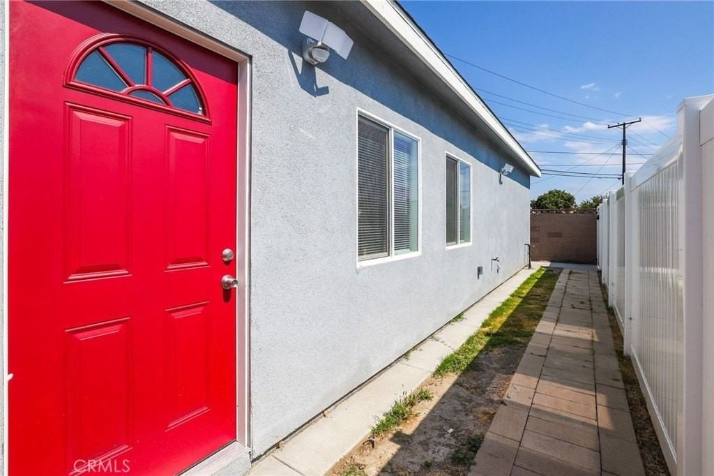 6635 Vanguard Avenue - Photo 4 of 21