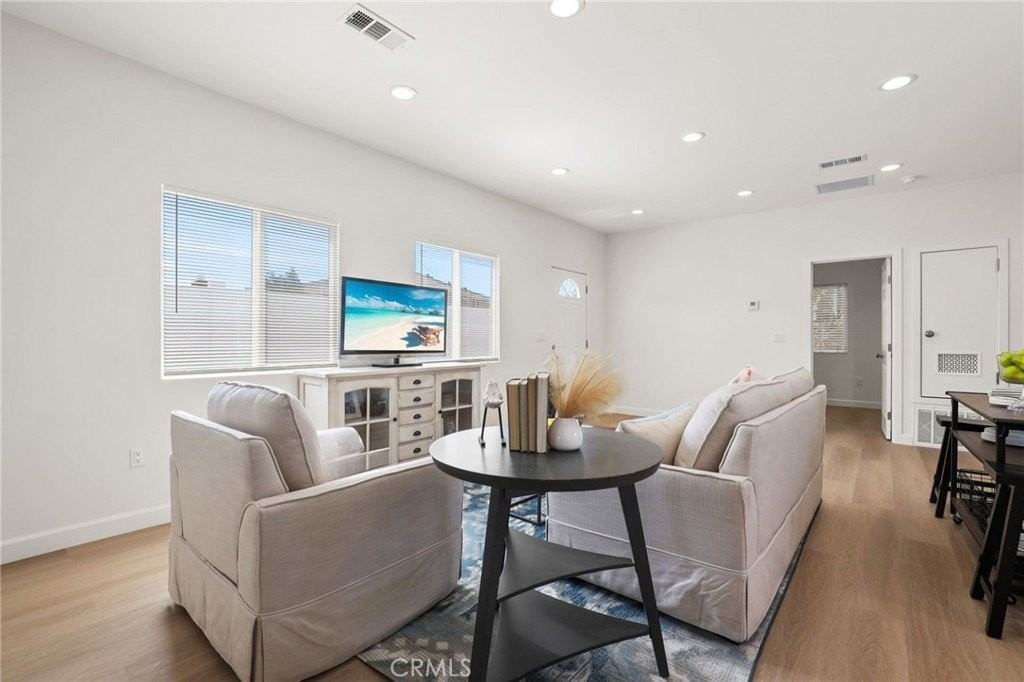 6635 Vanguard Avenue - Photo 7 of 21