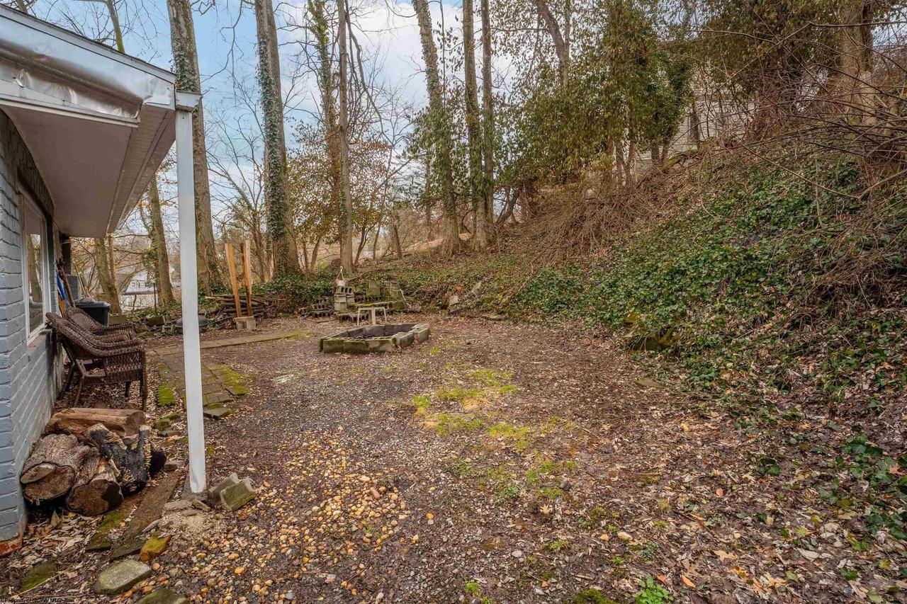 208 Logan Ave - Photo 4 of 23