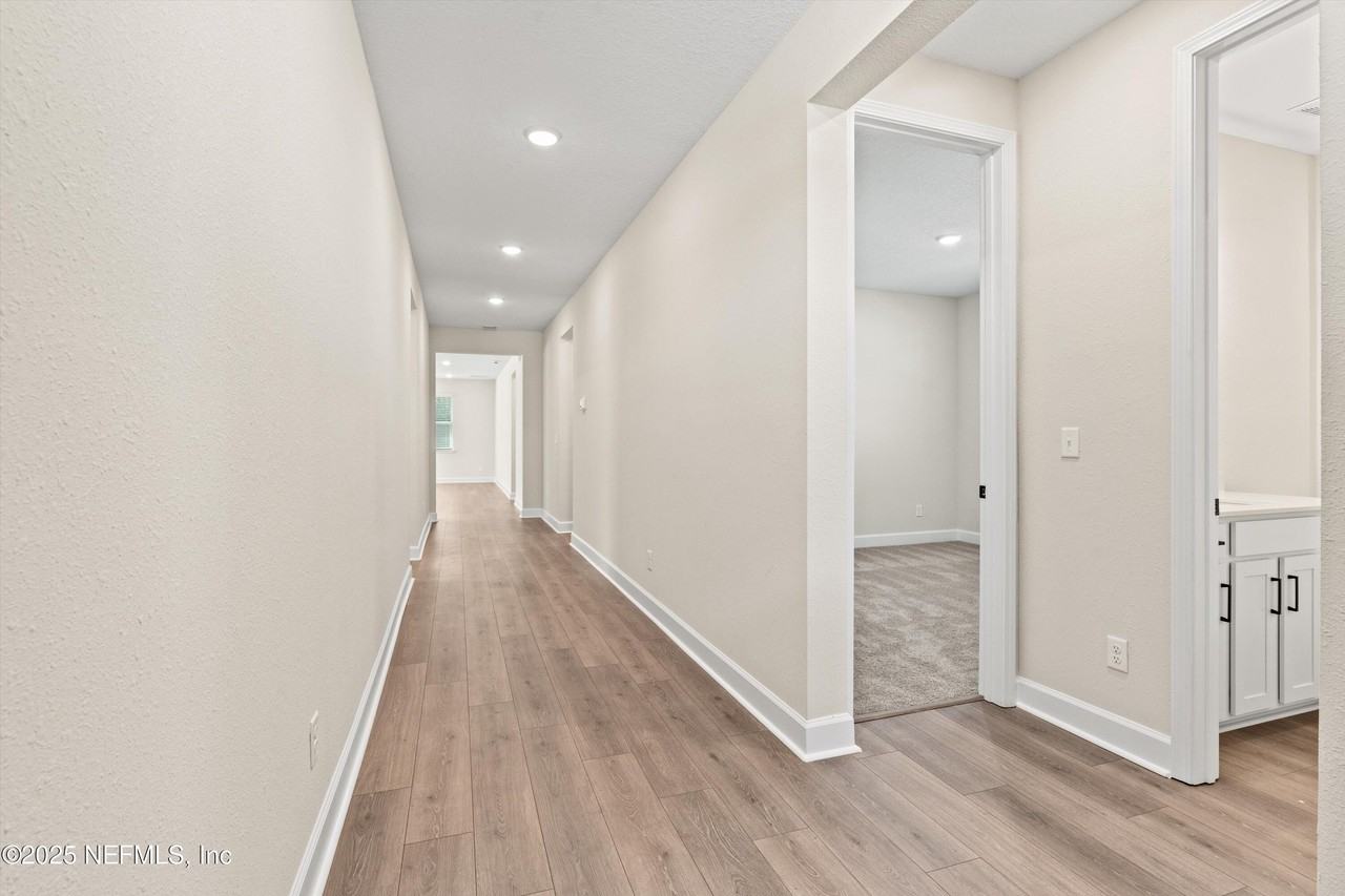 916 Lightsey Crossing Ln - Photo 3 of 33