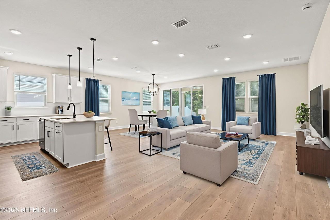 916 Lightsey Crossing Ln - Photo 4 of 33