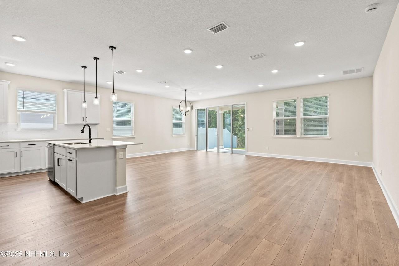 916 Lightsey Crossing Ln - Photo 5 of 33