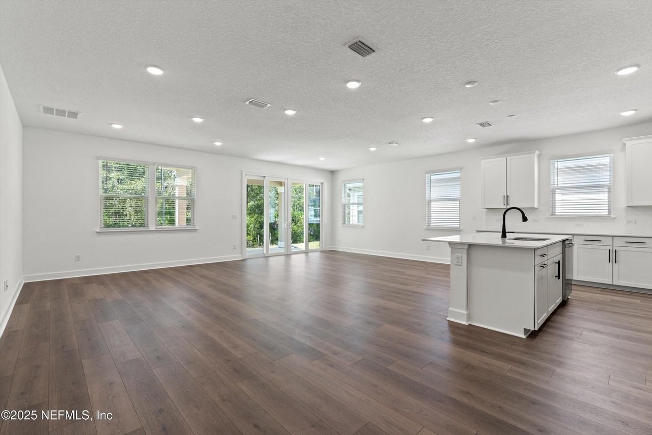 968 Lightsey Crossing Ln - Photo 5 of 33