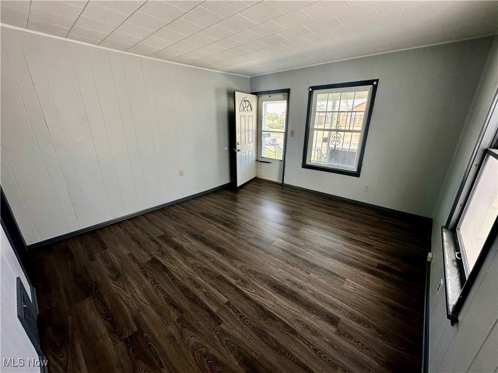 1129 West Erie Avenue - Photo 4 of 27