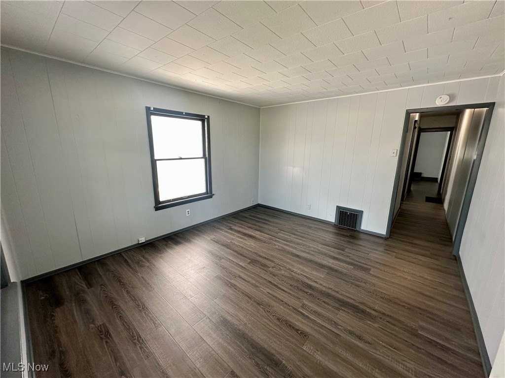 1129 West Erie Avenue - Photo 7 of 27