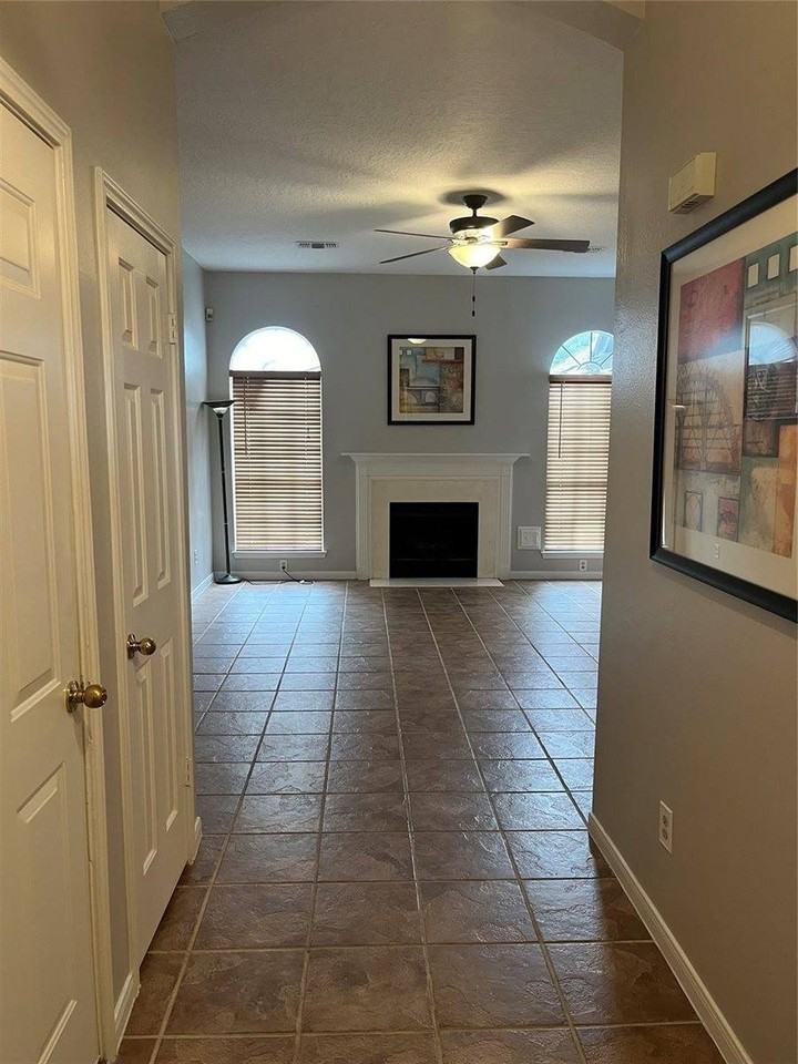 11302 Meadowchase Dr - Photo 7 of 23