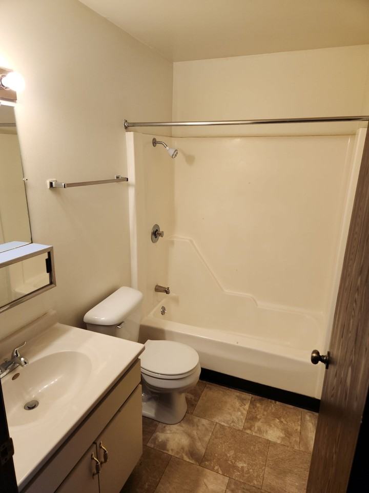 Hawthorne - Photo 3 of 11