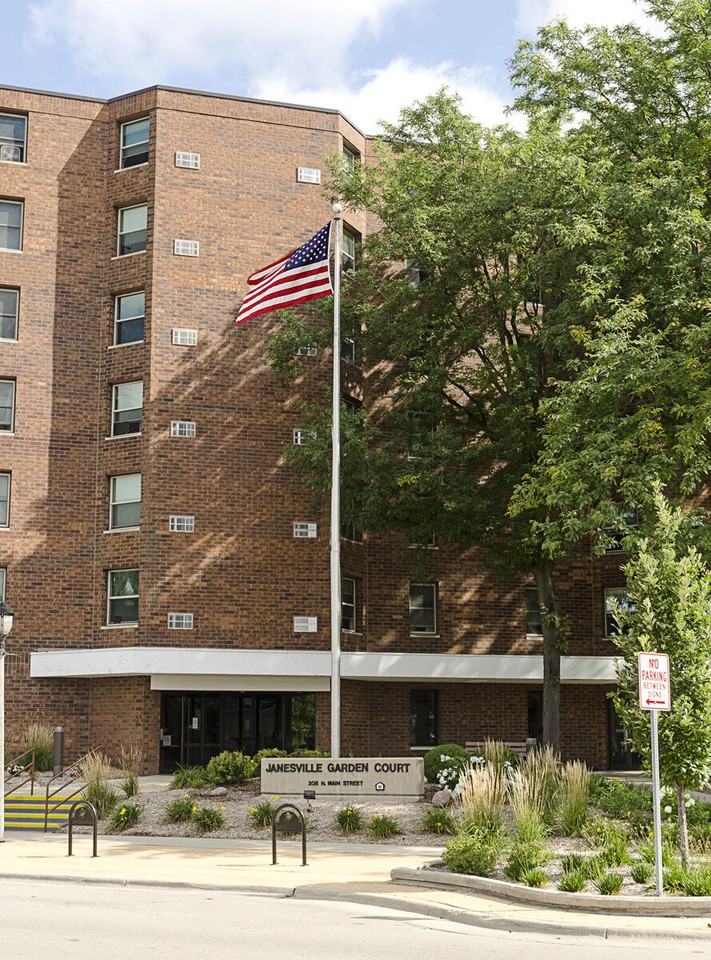 Janesville Garden Court - Photo 3 of 17