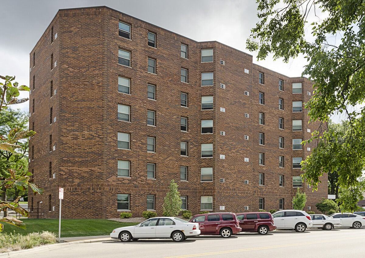 Janesville Garden Court - Photo 4 of 17