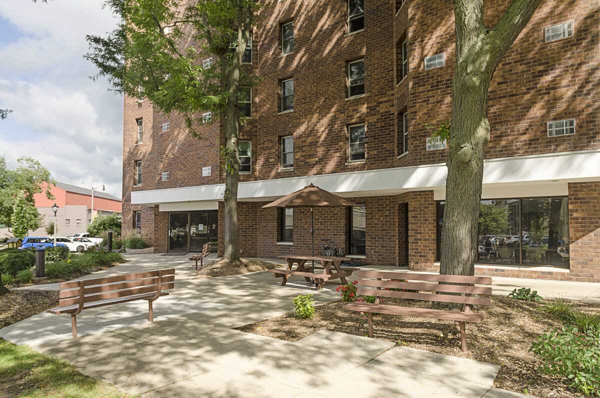 Janesville Garden Court - Photo 5 of 17