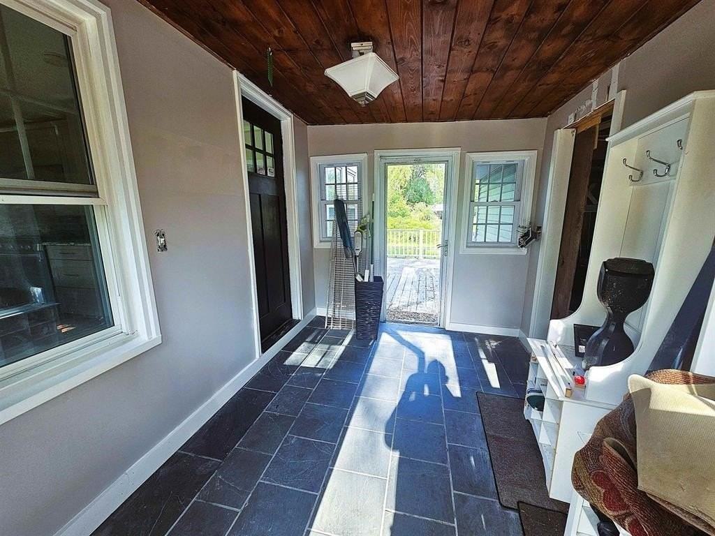 268 Green St - Photo 5 of 11