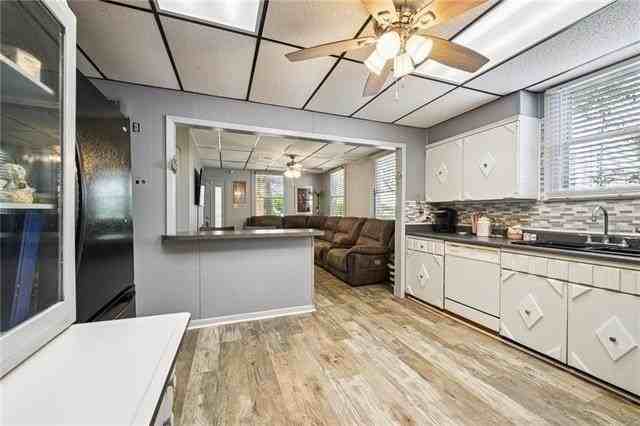 5225 Conti St - Photo 6 of 23