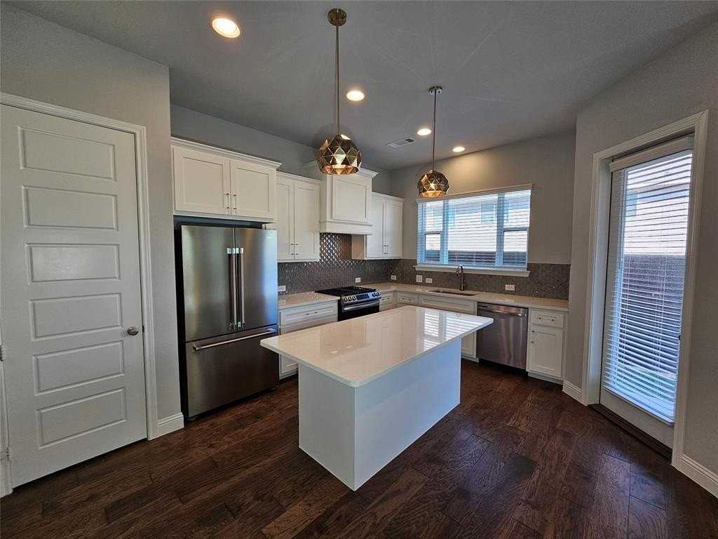 6312 Oakbend Cir - Photo 4 of 32