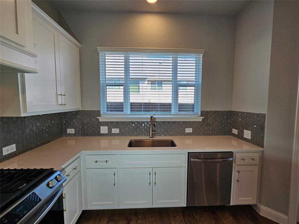 6312 Oakbend Cir - Photo 5 of 32