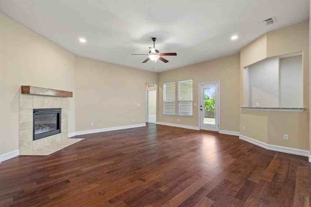 1031 Enchanted Rock Dr - Photo 4 of 35