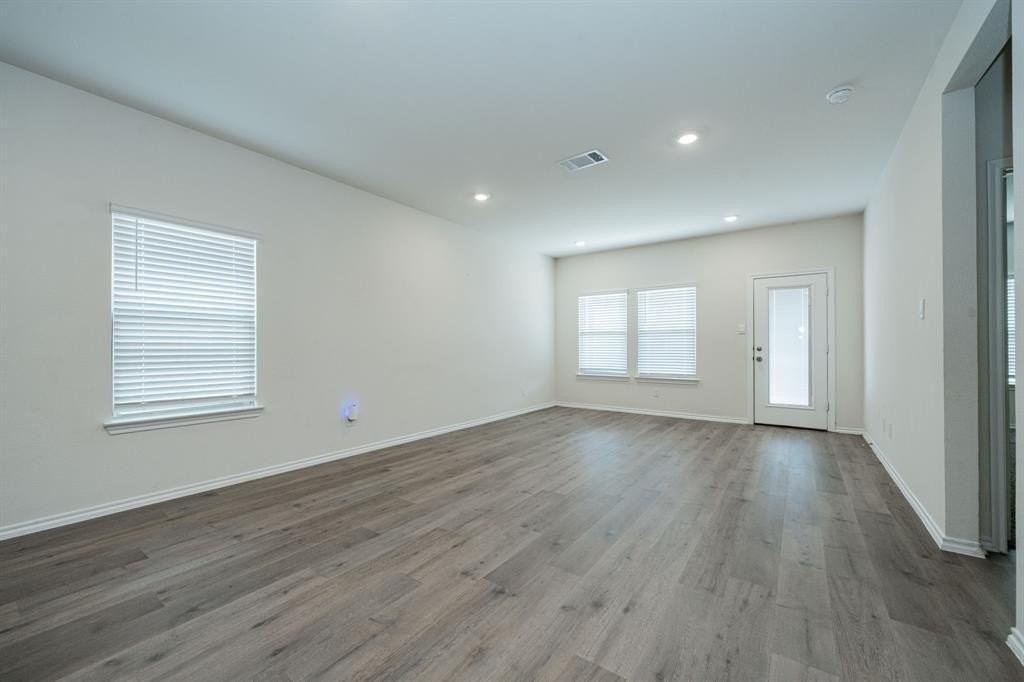 904 Sunrise Ln - Photo 4 of 38